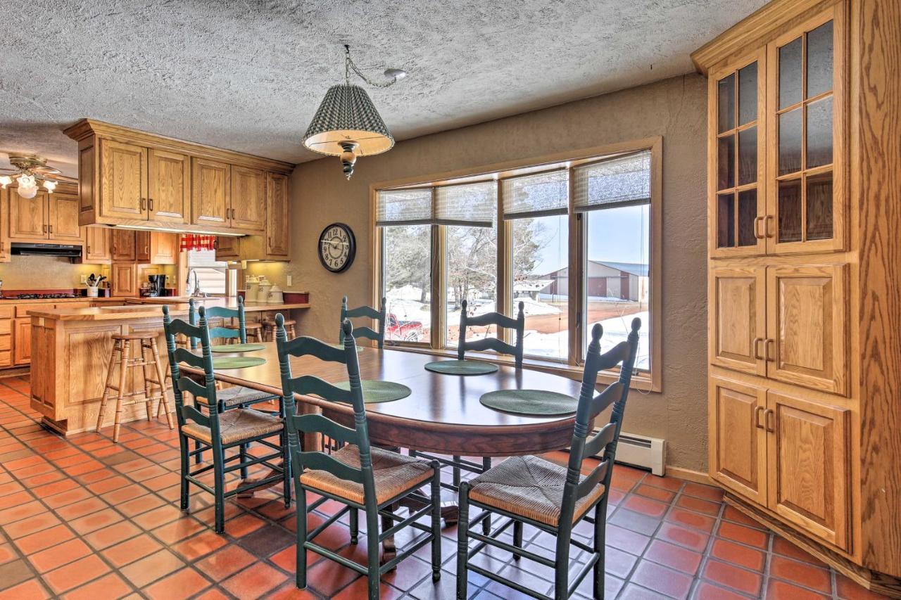 Simple Cranberry And Wine Farm Home With Fire Pit! Eagle River Buitenkant foto
